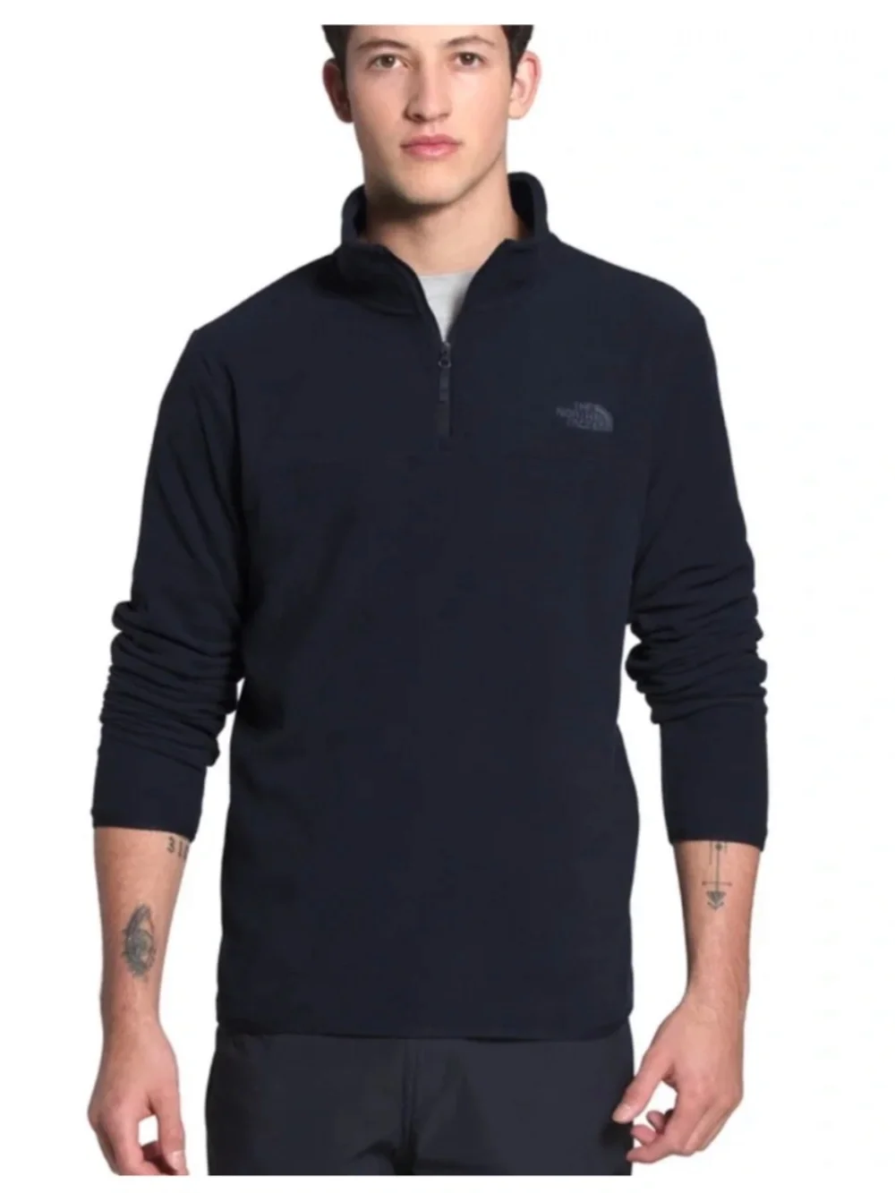 The North Face Men’s Black on Black Fleece Performance 1/4 zip Size Large